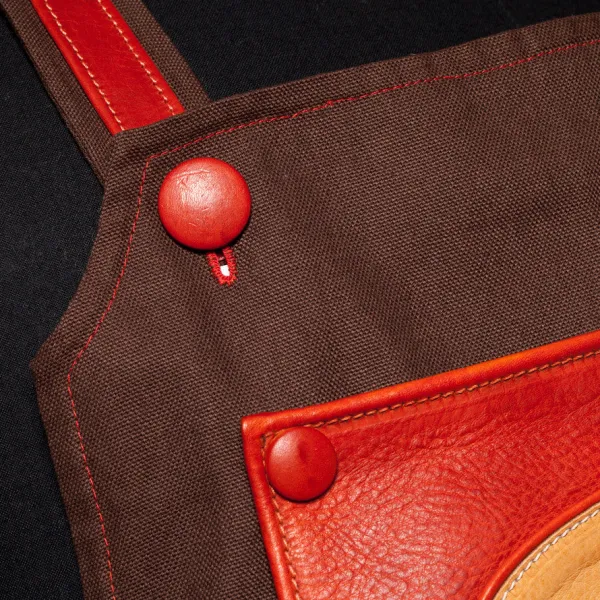 Turms Leather Apron For Elegant Shoe Polishing